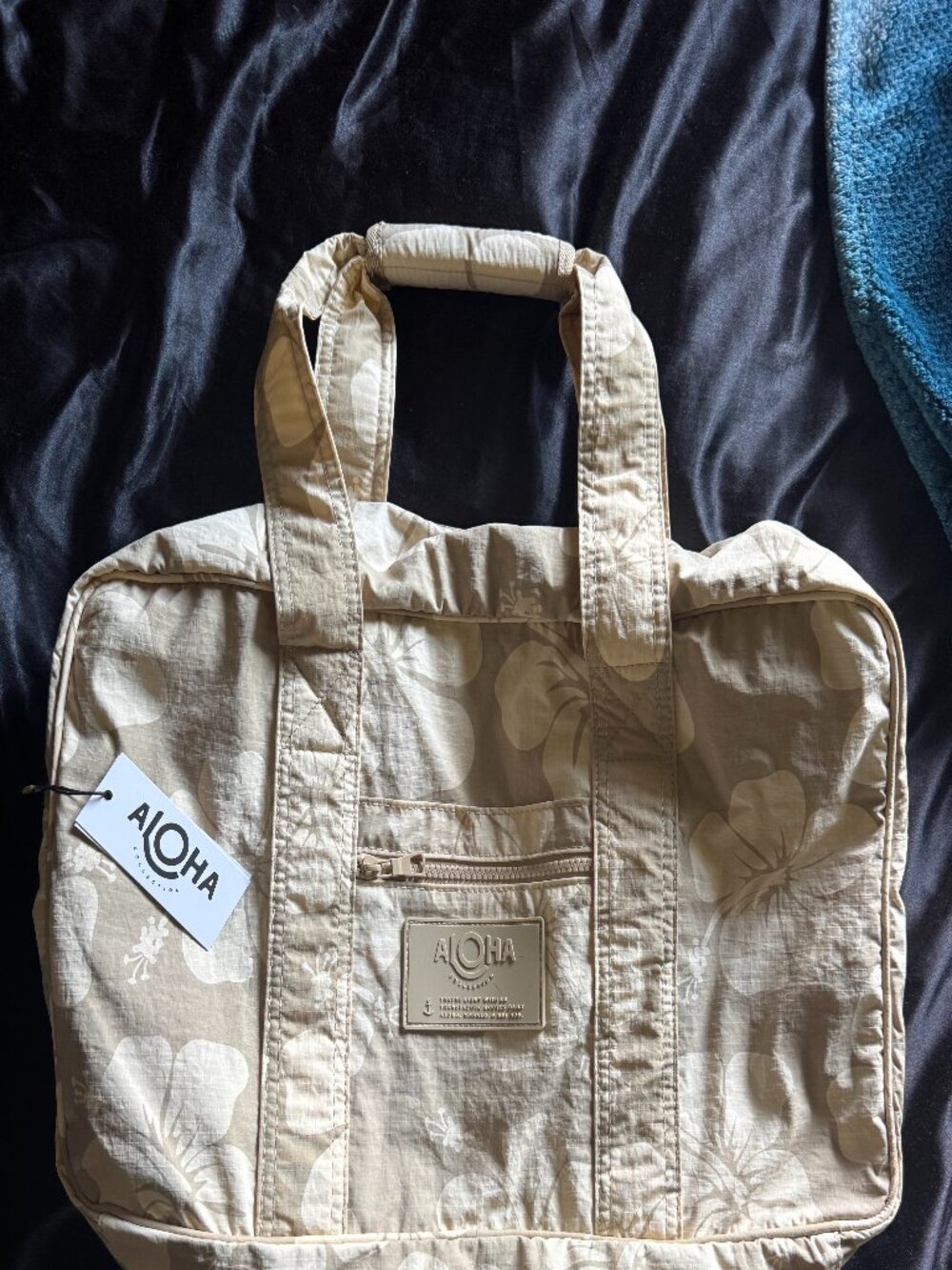 Brand New w/ Tags Aloha Collection Weekender Duffle Bag